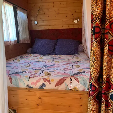 Luxury tent Roulotte Et Nature Mirepoix (Ariege)